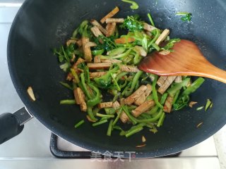 青椒炒香干的做法步骤：6