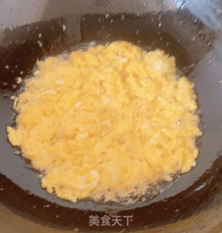 香葱炒鸡蛋的做法步骤：3
