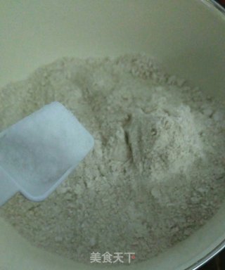 番茄炒蛋荞麦鱼鱼的做法步骤：1