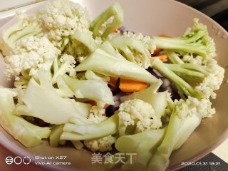 花菜炒牛蛙的做法步骤：2