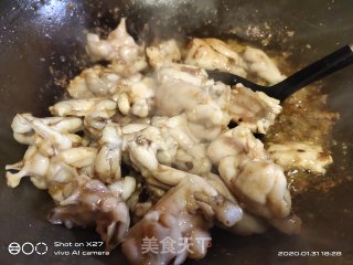 花菜炒牛蛙的做法步骤：3