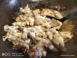 花菜炒牛蛙的做法步骤：4