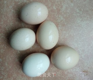 鸡蛋红枣桂圆糖水的做法步骤：1