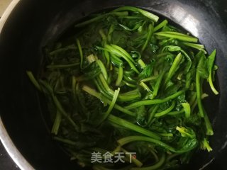 菠菜拌粉皮的做法步骤：2