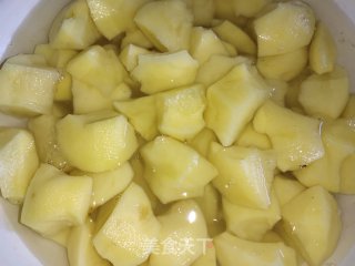 香菇烧土豆的做法步骤：1