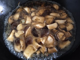 香菇烧土豆的做法步骤：3