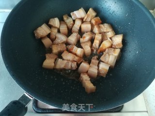 板栗红烧肉的做法步骤：3
