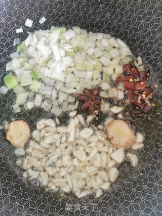 醋溜豆芽的做法步骤：1
