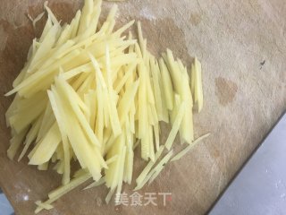 酸辣土豆丝的做法步骤：2