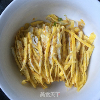 蛋丝红油酸汤面的做法步骤：5
