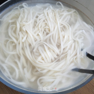 蛋丝红油酸汤面的做法步骤：13