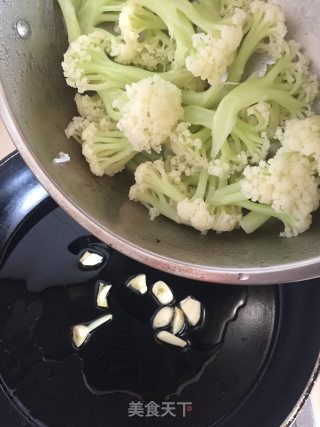 菜花炒黑木耳的做法步骤：5