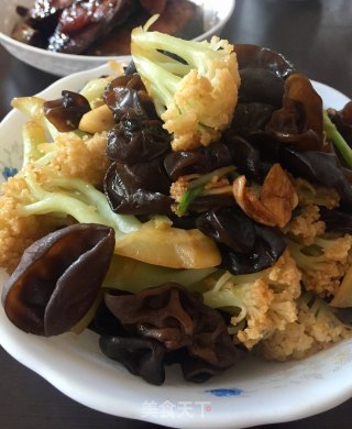 菜花炒黑木耳的做法步骤：10