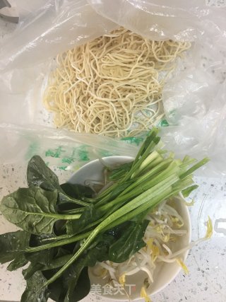 酸汤面的做法步骤：1