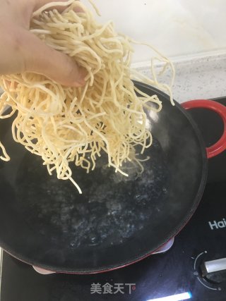 酸汤面的做法步骤：4