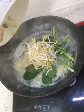 酸汤面的做法步骤：5