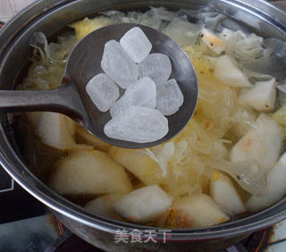 鲜银耳炖南果梨的做法步骤：6