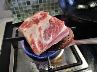 包菜回锅肉的做法步骤：1
