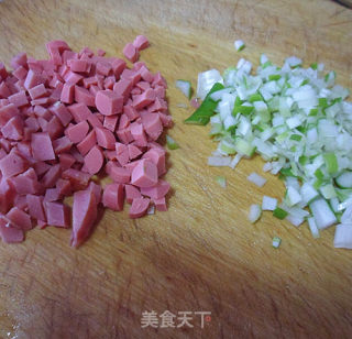 葱香火腿蛋炒饭的做法步骤：2