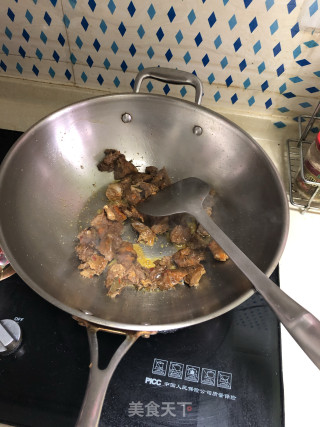 四蔬烩牛肉的做法步骤：1