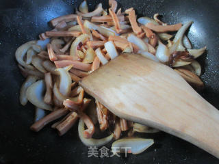 鱿鱼干炒洋葱的做法步骤：8