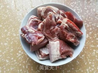 香菇炖五花肉的做法步骤：1