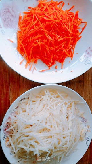 土豆丝鸡蛋饼的做法步骤：2