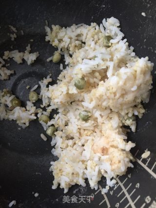 虾干鲜贝炒杂粮饭的做法步骤：1
