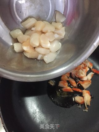 虾干鲜贝炒杂粮饭的做法步骤：7