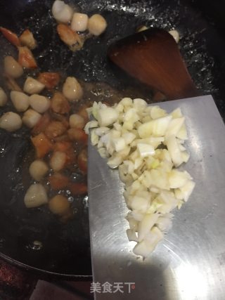 虾干鲜贝炒杂粮饭的做法步骤：9