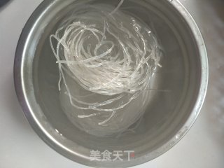 自制海底捞三鲜火锅的做法步骤：1