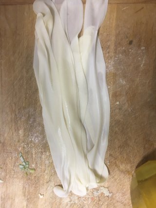 饺子皮版的油泼面的做法步骤：2