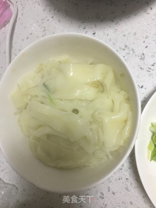 饺子皮版的油泼面的做法步骤：5