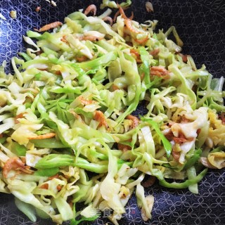 对虾干炒包菜的做法步骤：7