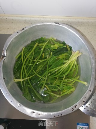 清炒菠菜的做法步骤：2
