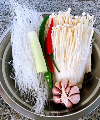 粉丝蒸金针菇的做法步骤：1
