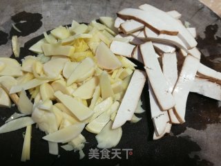 冬笋炒豆干的做法步骤：1