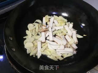 冬笋炒豆干的做法步骤：2