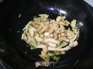 冬笋炒豆干的做法步骤：3