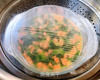 虾爬肉菠菜蒸蛋羹的做法步骤：8