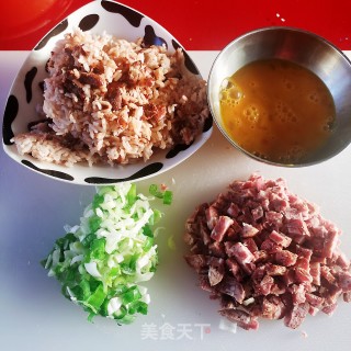 黑胡椒香肠炒饭的做法步骤：1