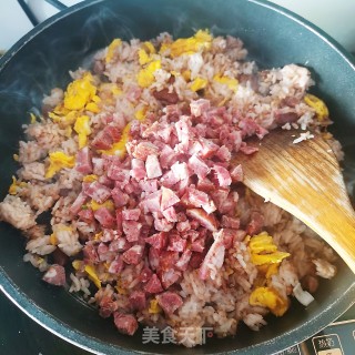 黑胡椒香肠炒饭的做法步骤：4
