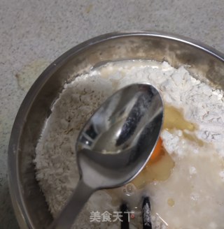 居家版油条的做法步骤：2