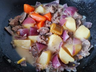 咖喱牛肉的做法步骤：8