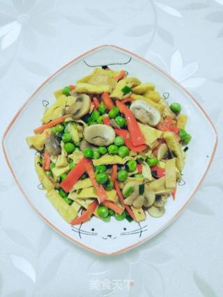口蘑炒豌豆的做法步骤：6