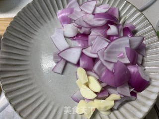 豆子洋葱烧牛肉的做法步骤：1