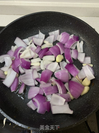 豆子洋葱烧牛肉的做法步骤：2