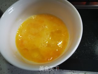鸡蛋炒菠菜的做法步骤：1