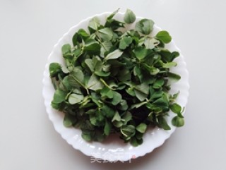 草头炒腊肉的做法步骤：2