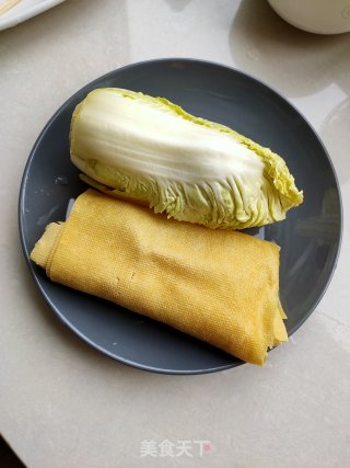 豆皮炒白菜的做法步骤：1